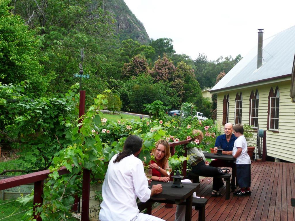 Glass House Mountains Ecolodge Exterior photo